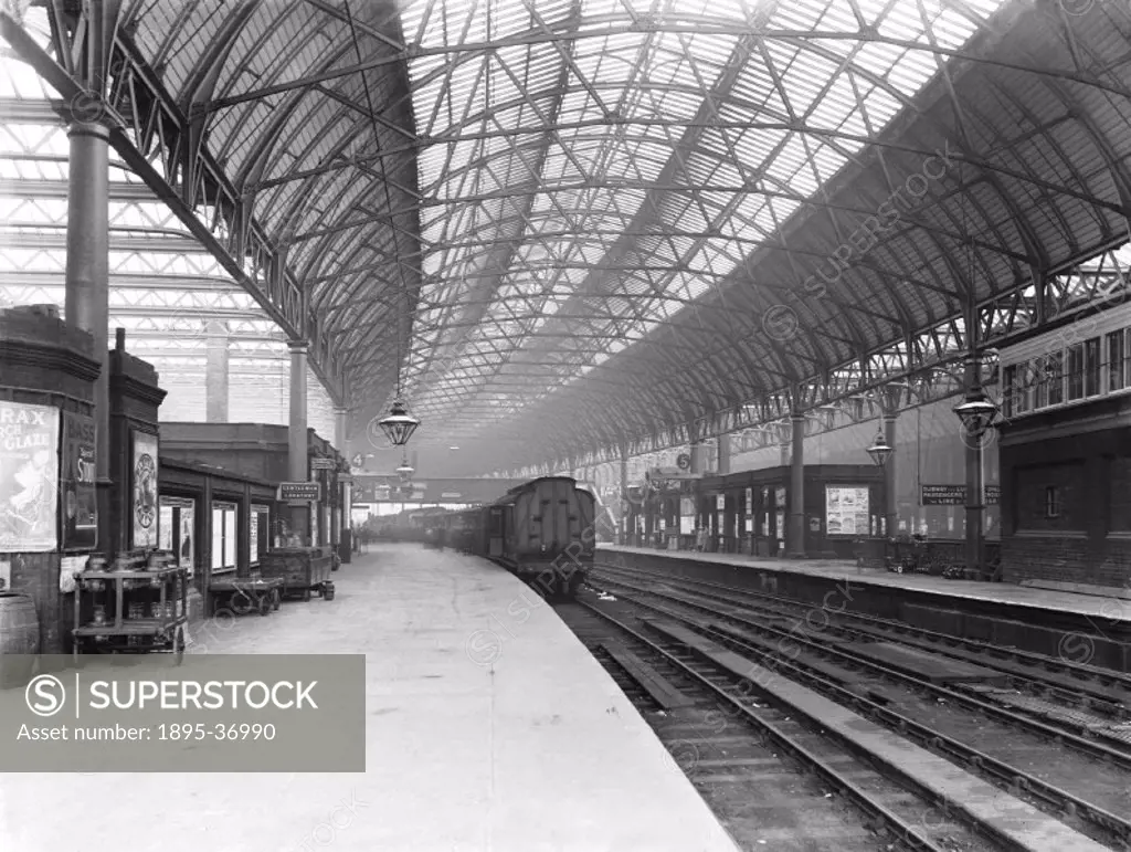 Train travelling past platform 4 at Birmingham New Street station, 12 October 1903.  In 1854 the station replaced Curzon Street station as the main st...