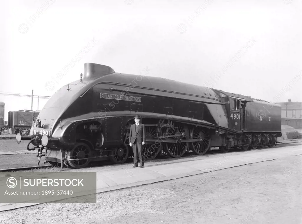 A4 class 4-6-2 locomotive number 4901 ´Charles H Newton´ and the Chief General Manager at Doncaster works, 10 September 1942.  This streamlined locomo...