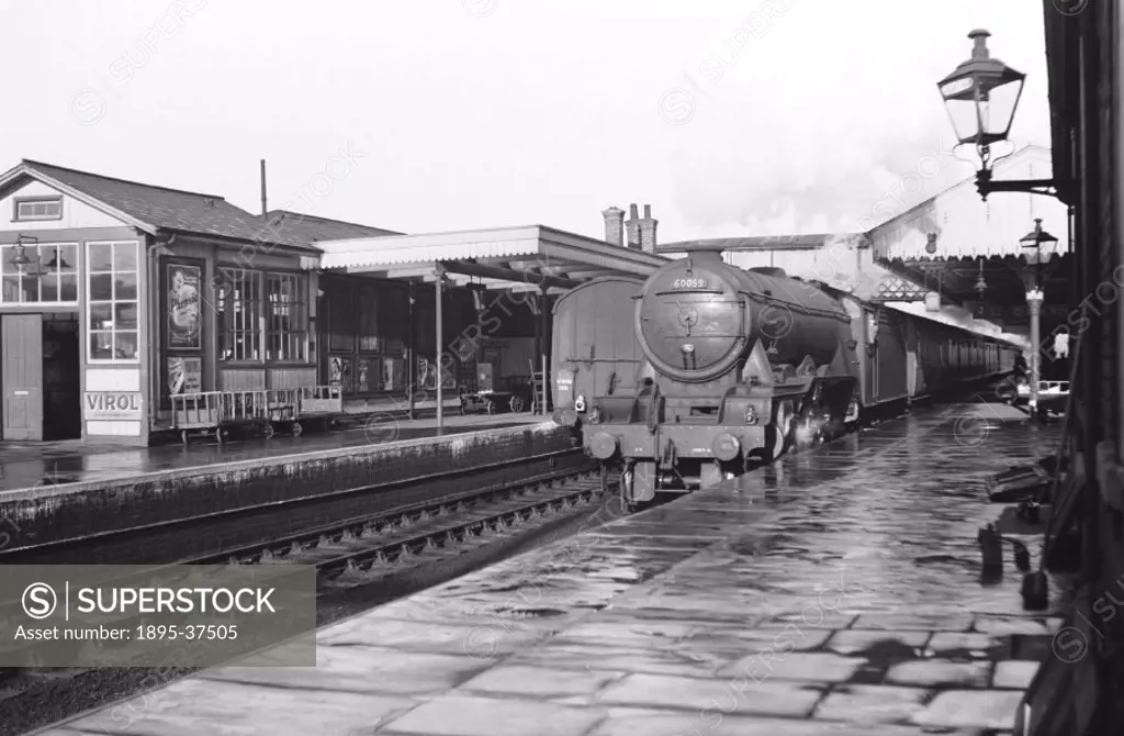 The ´West Riding Limited´, pulled by an A3 class 4-6-2 locomotive number 60059 ´Tracery´ passing through Grantham station, 20 October 1949.  The ´West...