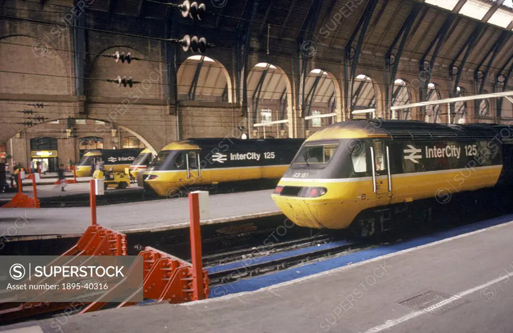 Inter-City 125 pulled by a diesel locomotive number 43161, at King´s Cross Station, London, by Chris Hogg, 1993.  These High Speed Trains were launche...