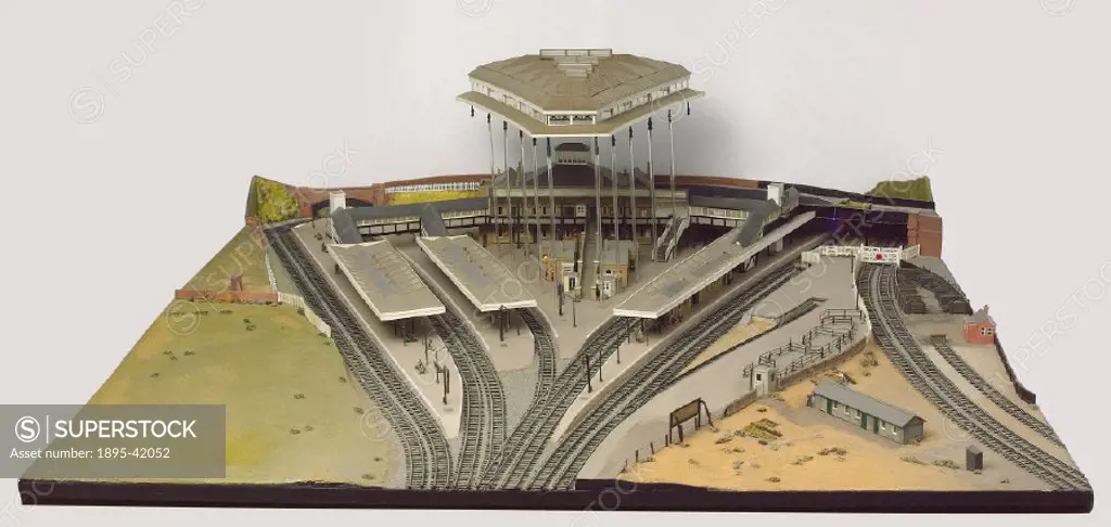 Model of Lewes Station, East Sussex, with platorm roof on extented pillars to give clearer view of track layout.