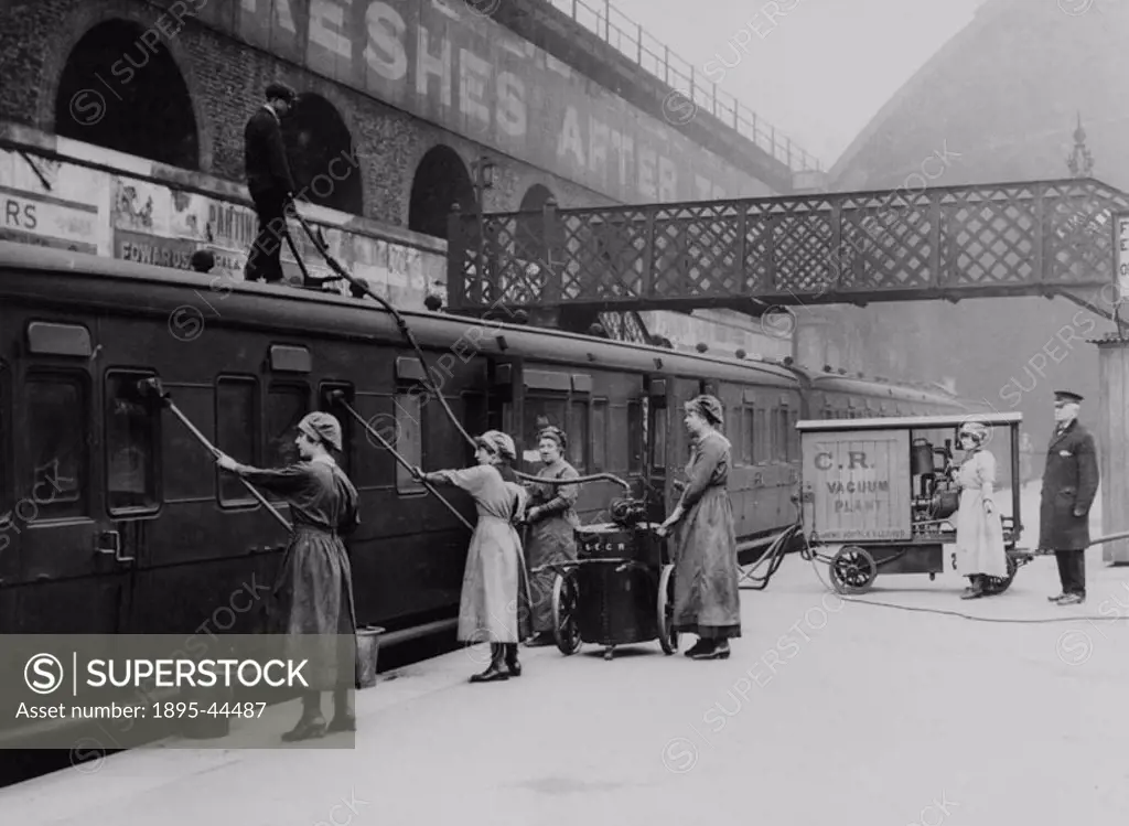 Female carriage cleaners at Victoria station, 1918.