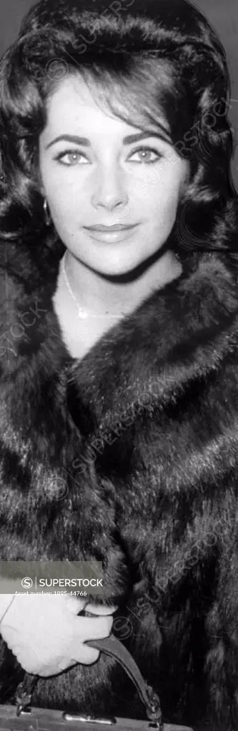 Elizabeth Taylor at London Airport, 29 November 1960.