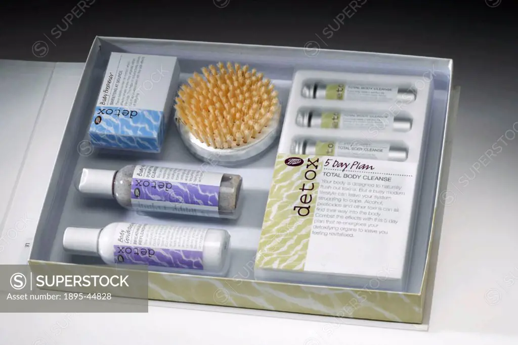 A boxed 5-day introductory detox kit made Boots the Chemist, containing a brush with body wash, body conditioner and body freshener.