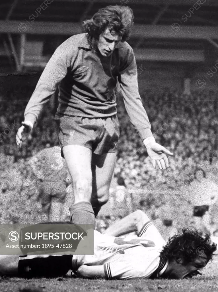 Goalkeeper Ray Clemence apologises to Joe Jordan, April 1979.Liverpools Clemence caught Jordan with his knee. Liverpool beat Manchester United 2_0.