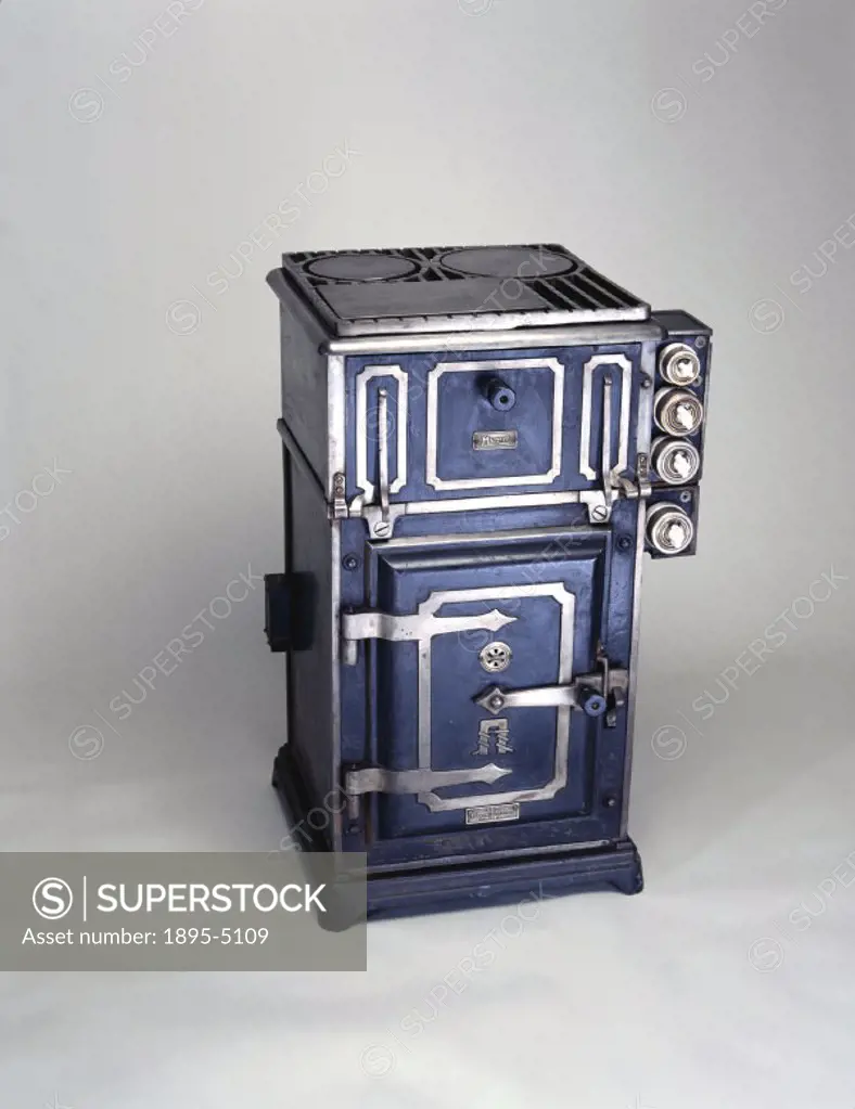 This cooker is of very heavy cast iron construction, with two heaters, a hotplate, a grill and an oven. The boiling plates are of the enclosed type an...