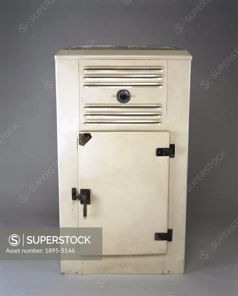 Made by Ismay Zeros Ltd, Dagenham, this fridge used the Normelli system of a solid absorbent (powdered calcium chloride).  It was working up to 1959. ...