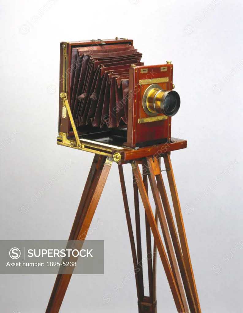 This early dry plate camera, made by George Hare, is derived from earlier wet plate designs. The camera is fitted with an Euryscope lens by Clement an...