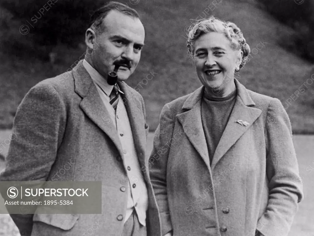´Agatha Christie with her archaeologist husband, Max Mallowan (1904-1978), in the grounds of their home, Greenway House in Devonshire. Mr Mallowan ser...