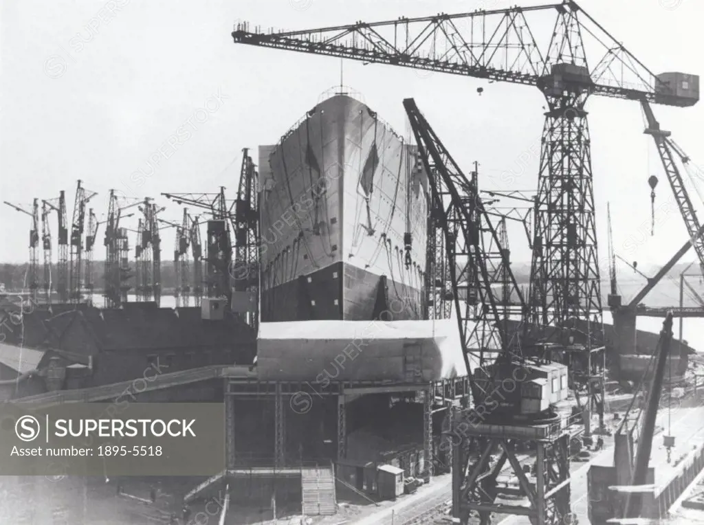 ´The Cunard White Star liner, SS Queen Mary, on the stocks at Clydebank in Scotland´.