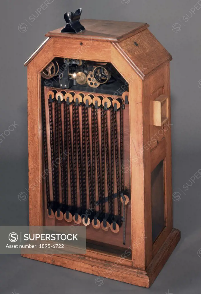 Invented by Thomas Alva Edison´s Scottish employee, William Dickson (1860-1935), the Kinetoscope was the first device to show motion pictures. Looking...