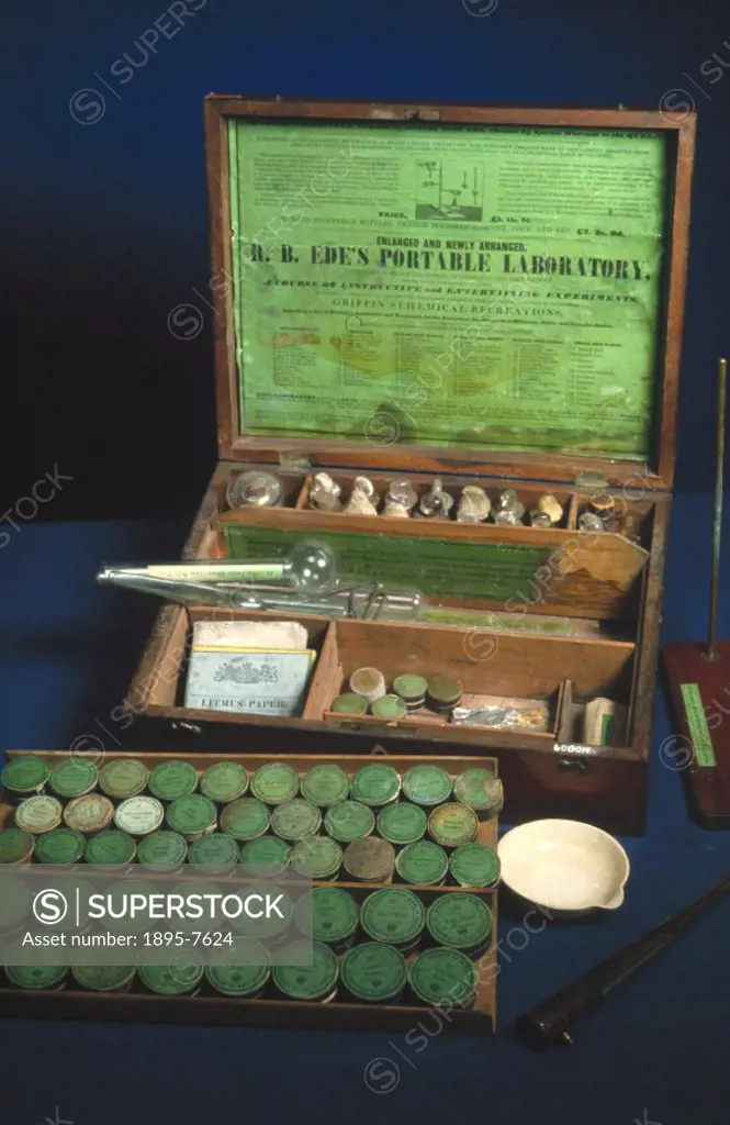 Not part of an ordinary doctor´s kit, this equipment was probably owned by an enthusiast interested in chemical research.