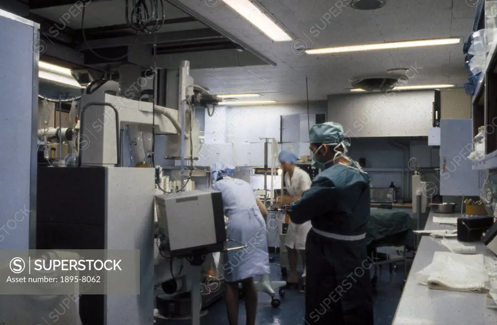 The operating theatre at St George´s Hospital during open heart surgery. The Wellcome Gallery operating theatre (Science Museum, London) was reconstru...