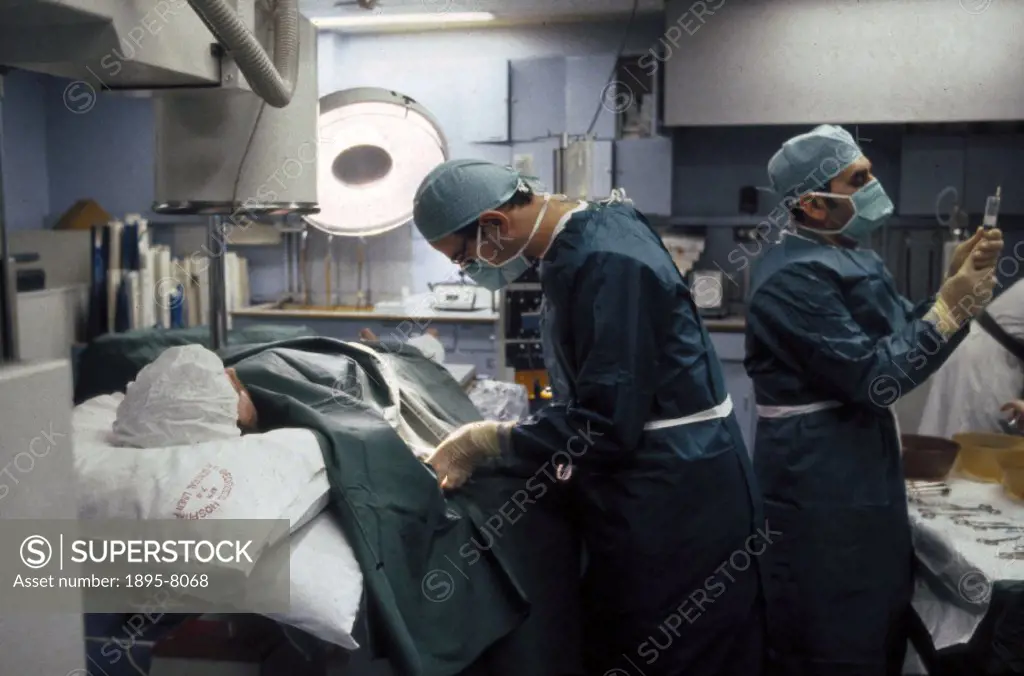 The operating theatre at St George´s Hospital during open heart surgery. The Wellcome Gallery operating theatre (Science Museum, London) was reconstru...