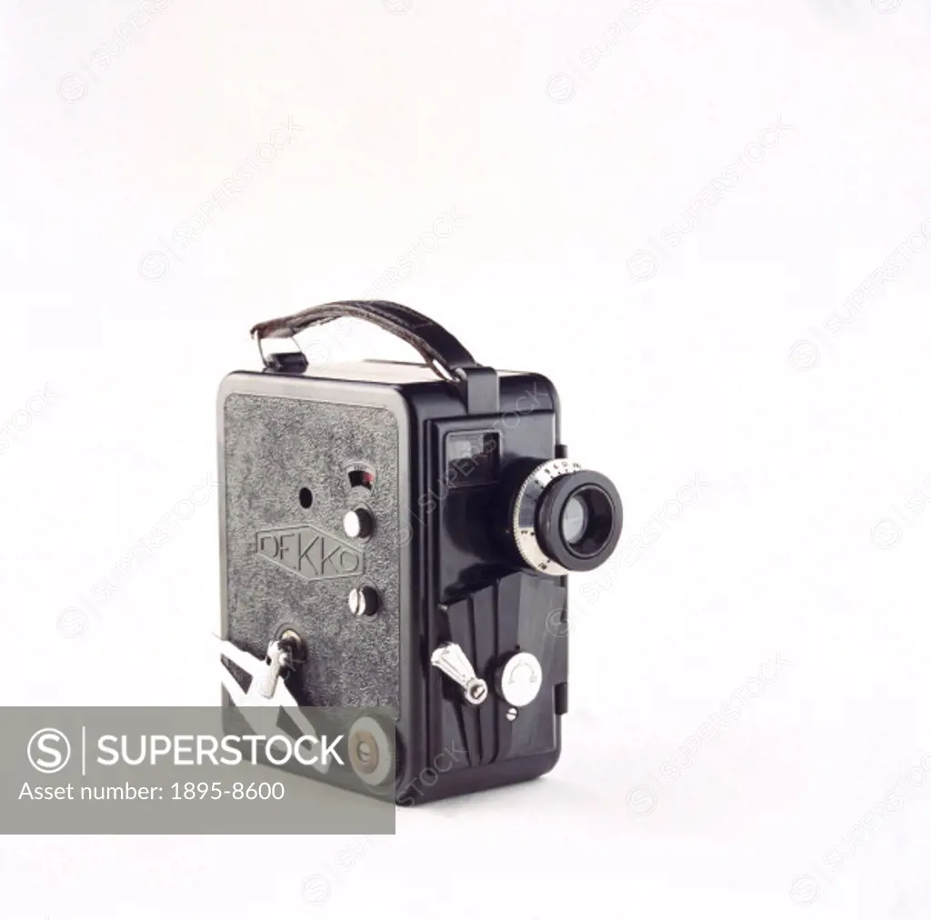 Dekko 9.5mm cine camera, English, c 1930. The Dekko has a Dallmeyer one inch f/1.9-16 lens with helical focusing and a screw mount , interchangeable w...