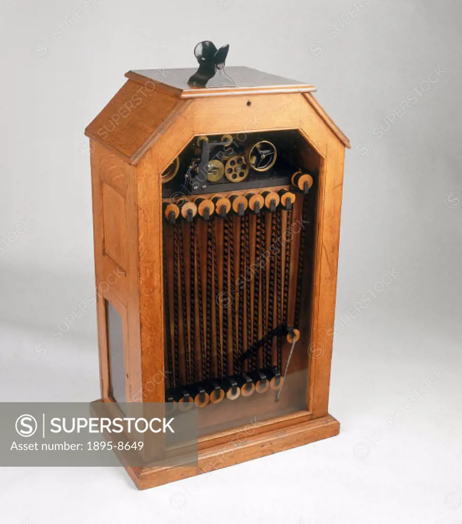 Invented by Thomas Alva Edison´s Scottish employee, William Dickson (1860-1935), the Kinetoscope was the first device to show motion pictures. Looking...