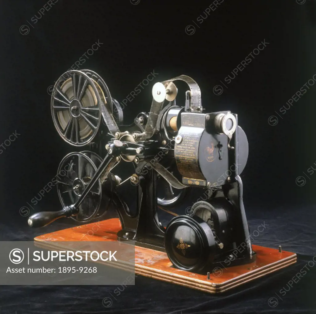 Designed for home use by the Pathe company, this projector was known as the ´KOK´ after the firm´s trademark, a crowing cockerel. Introduced in 1912 i...