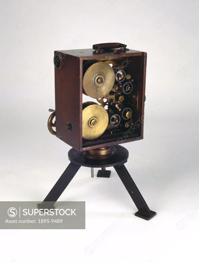 Paul´s Cinematograph Camera No 2, 1896. This camera was probably used to film Queen Victoria´s Diamond Jubilee procession in June 1897. It is mounted ...