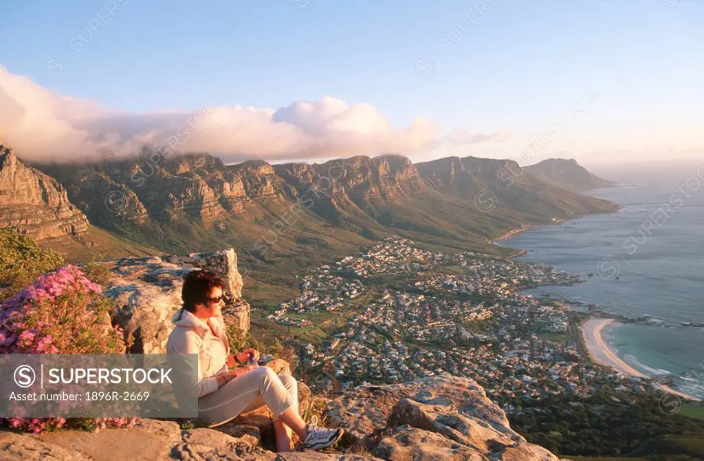 Women Overlooking Camps Bay  Table Mountain, Cape Town, Western Cape Province, South Africa