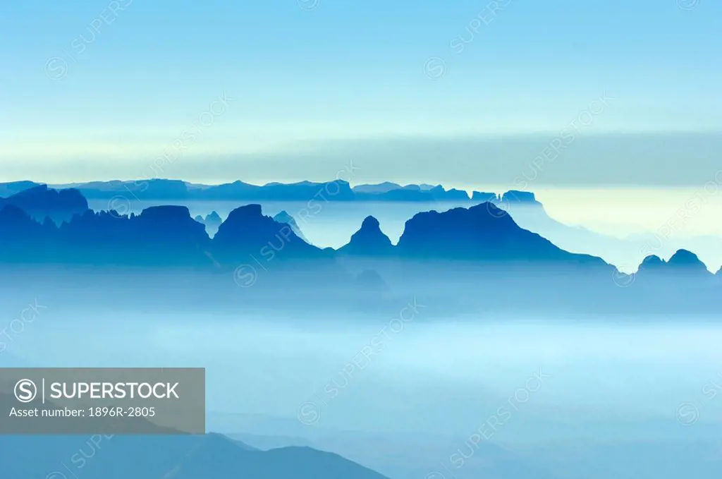 Misty View over Cathedral Peak  Vultures´ Retreat, Central Drakensberg, KwaZulu Natal Province, South Africa
