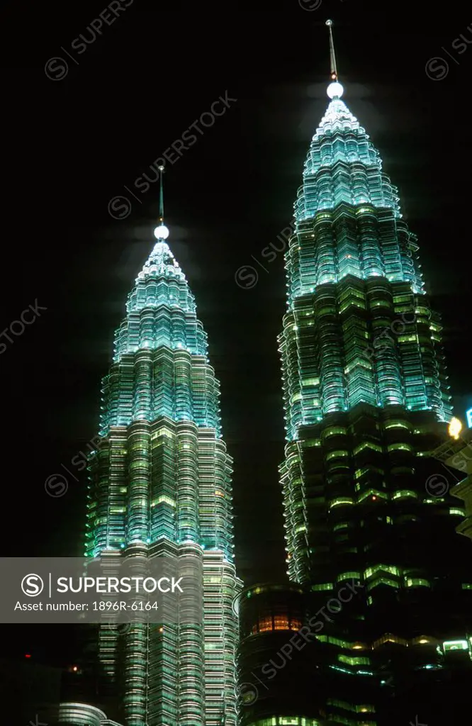 Petronas Twin Towers at Night  Kuala Lumpur, Malaysia