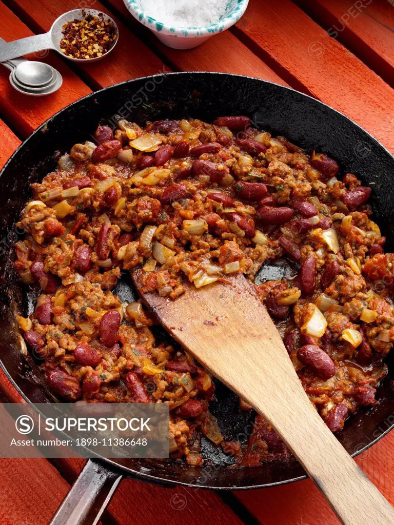 Chilli con carne in a frying pan