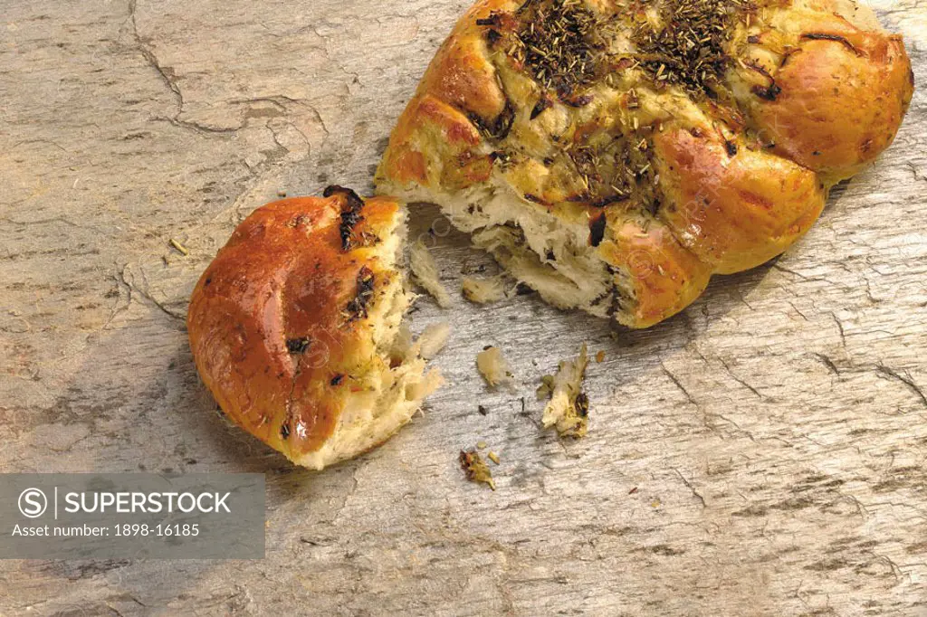 Broken herb bread (focaccia)