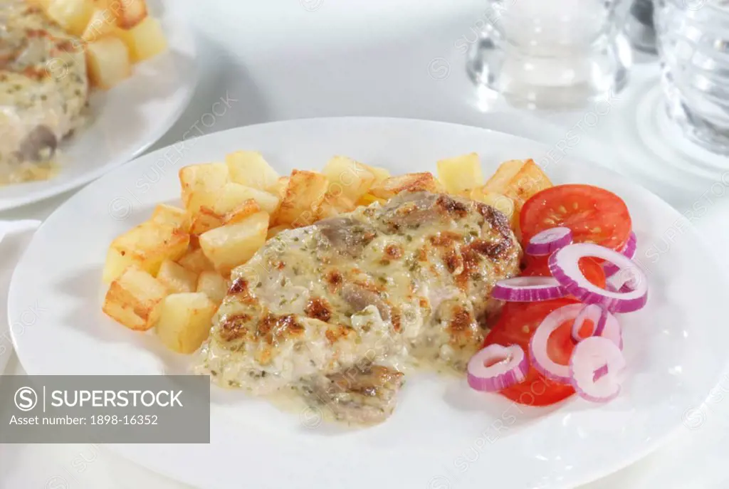 Chicken,  garlic & mushroom sauce with saute potatoes