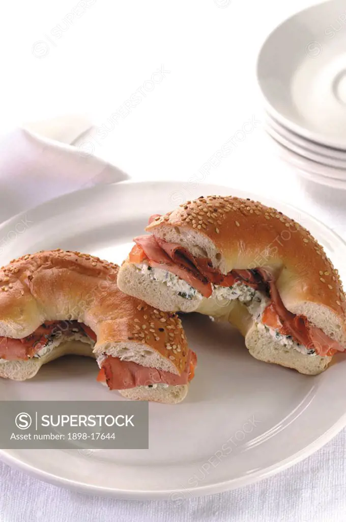 Bagel with ham and cream cheese
