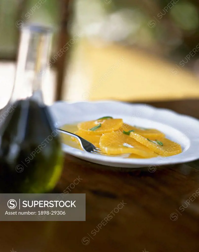 Ensalada de naranja y aciete de olive _ orange salad, bottle of olive oil