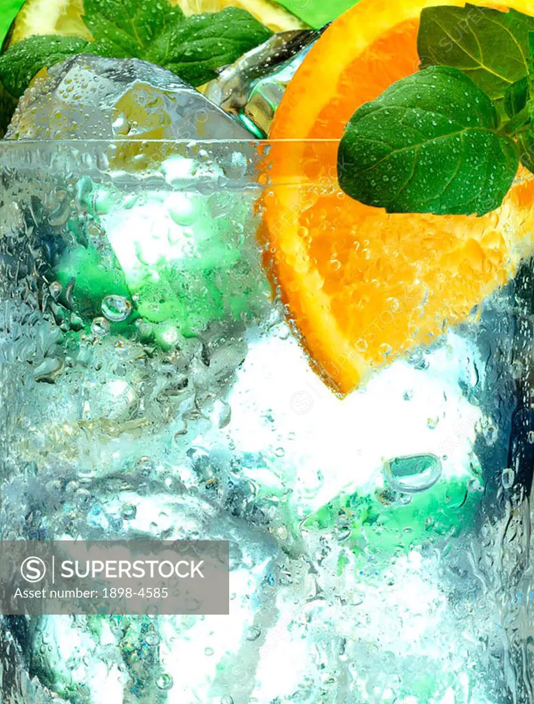 Iced drink with mint and fruit