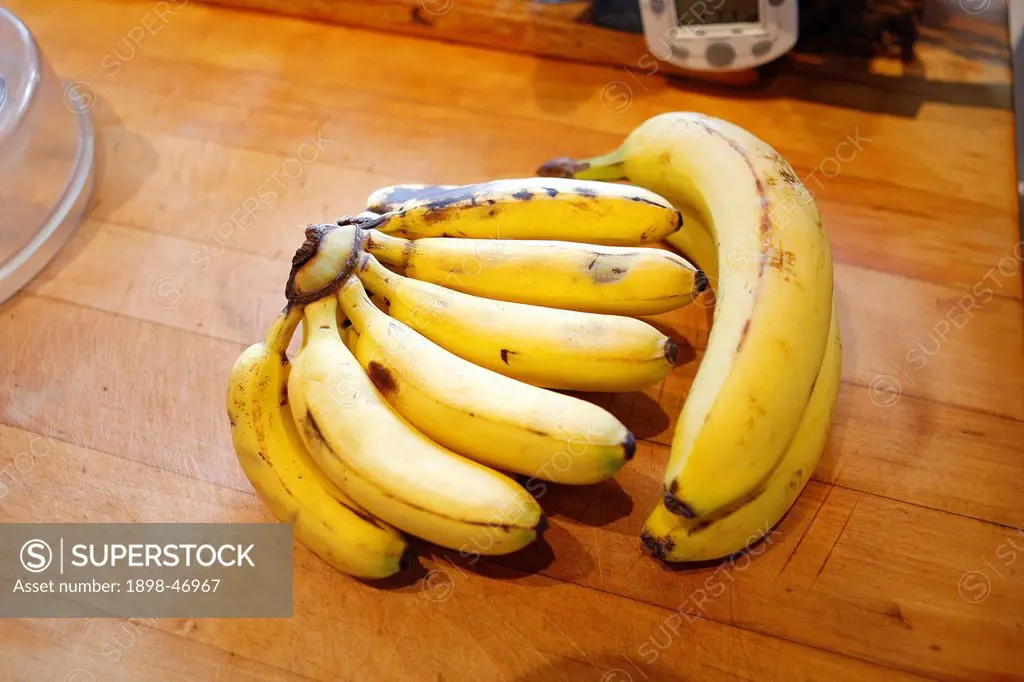 Bunch of baby Bananas and normal_sized Banana