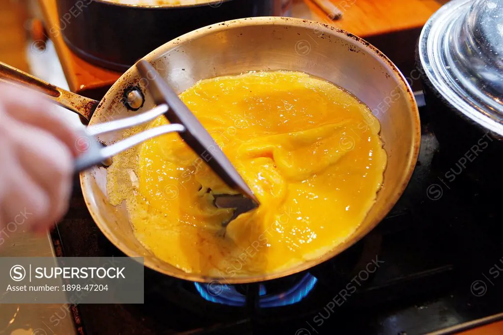 Omelette in Pan / step shot