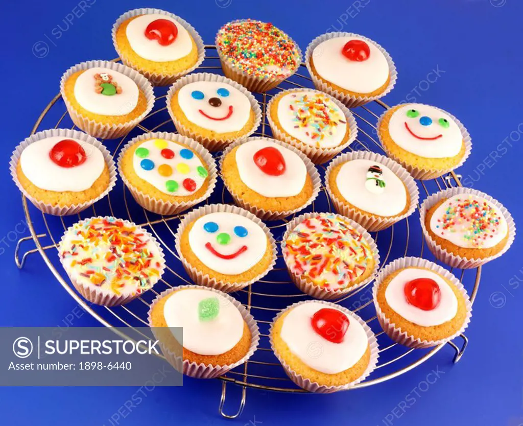 CUPCAKES ON BLUE