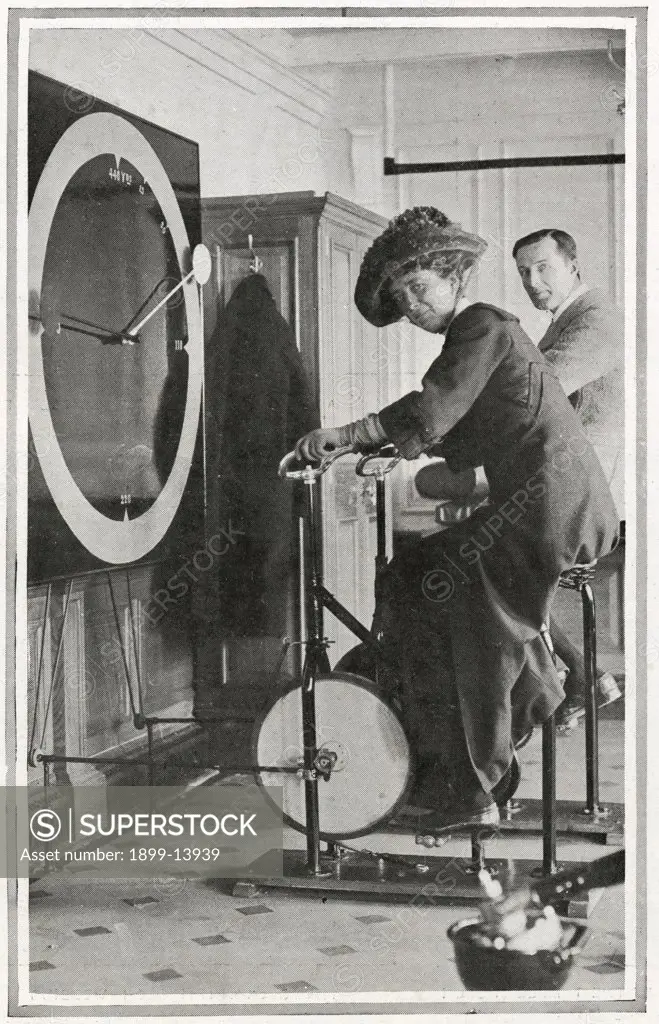 Gymanasium, Titanic. A photograph of passengers using 'cycle racing machines' in the gymnasium, which enabled the passengers to enjoy a variety of exercise on board. Titanic was built by Harland & Wolff in Belfast Ireland during 1910 - 1911, and sank on 15th April, 1912, after striking an iceberg off the coast of New Foundland during her maiden voyage from Southampton, England to New York, USA, with the loss of 1,522 passengers and crew. (Photo by Titanic Images/Universal Images Group)