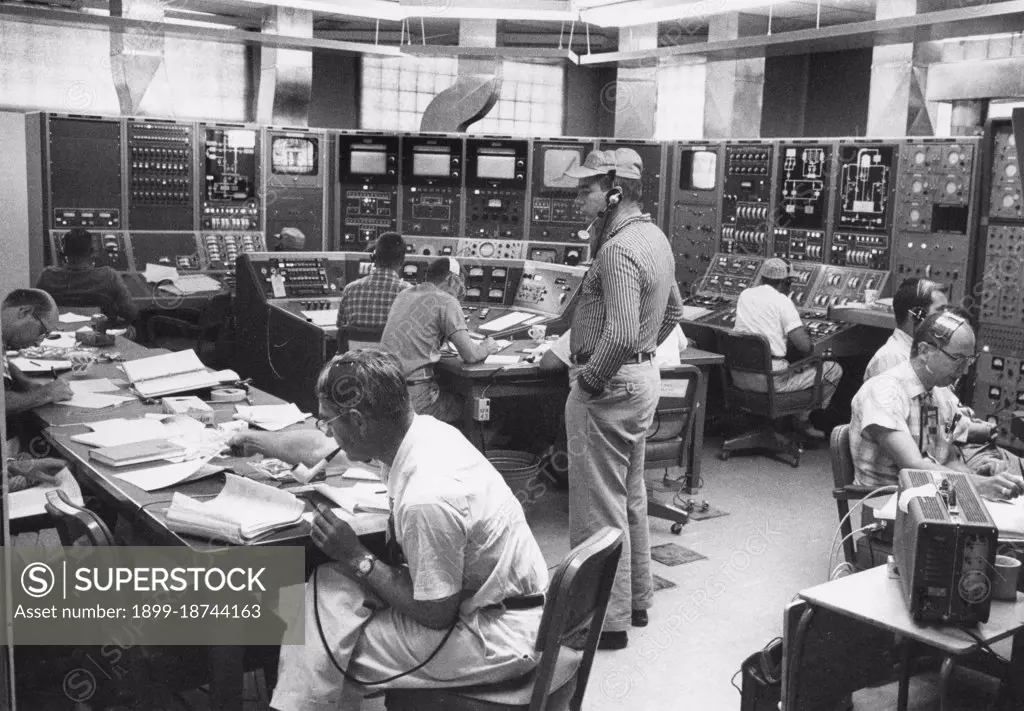 In a large room lined with instrument panels, scientists from Los Alamos Scientific Laboratory operate the Kiwi-A3 nuclear rocket reactor remotely to research the potential of nuclear space propulsion, Los Alamos, NM, 10/19/1960.