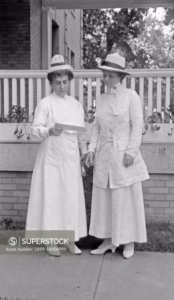Nurses, Naval hospital ca. between 1909 and 1923.