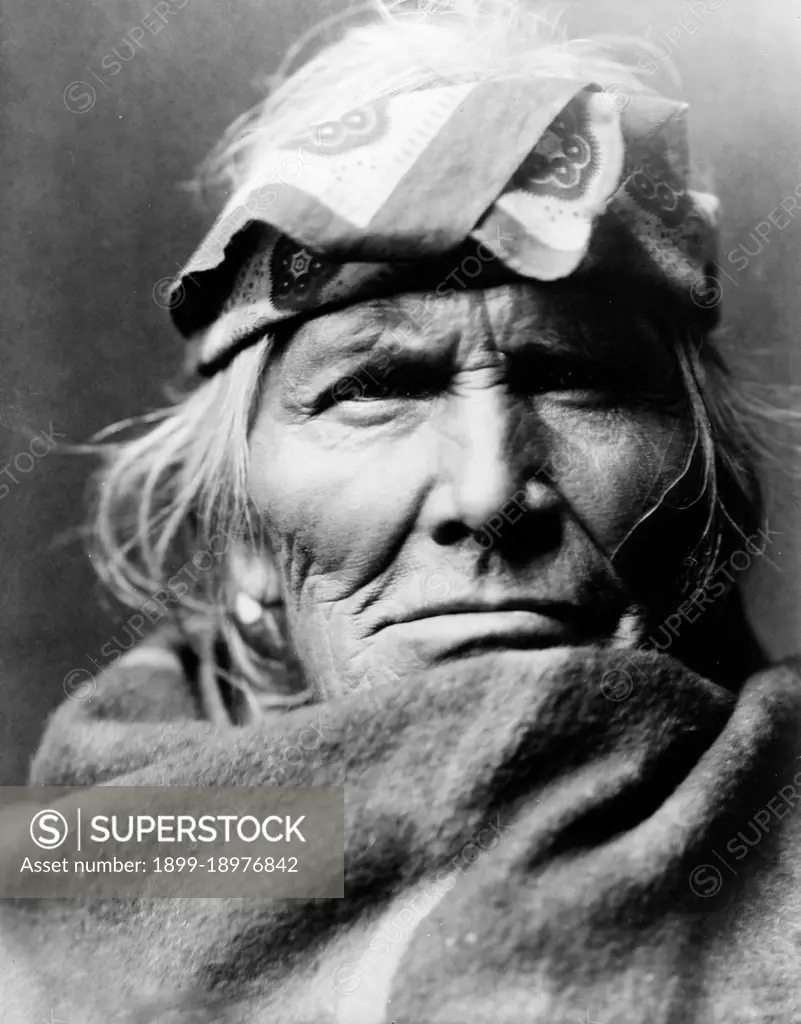Edward S. Curtis Native American Indians - Si Wa Wata Wa, bust portrait, facing front, wearing blanket and handkerchief headband ca. 1903. 