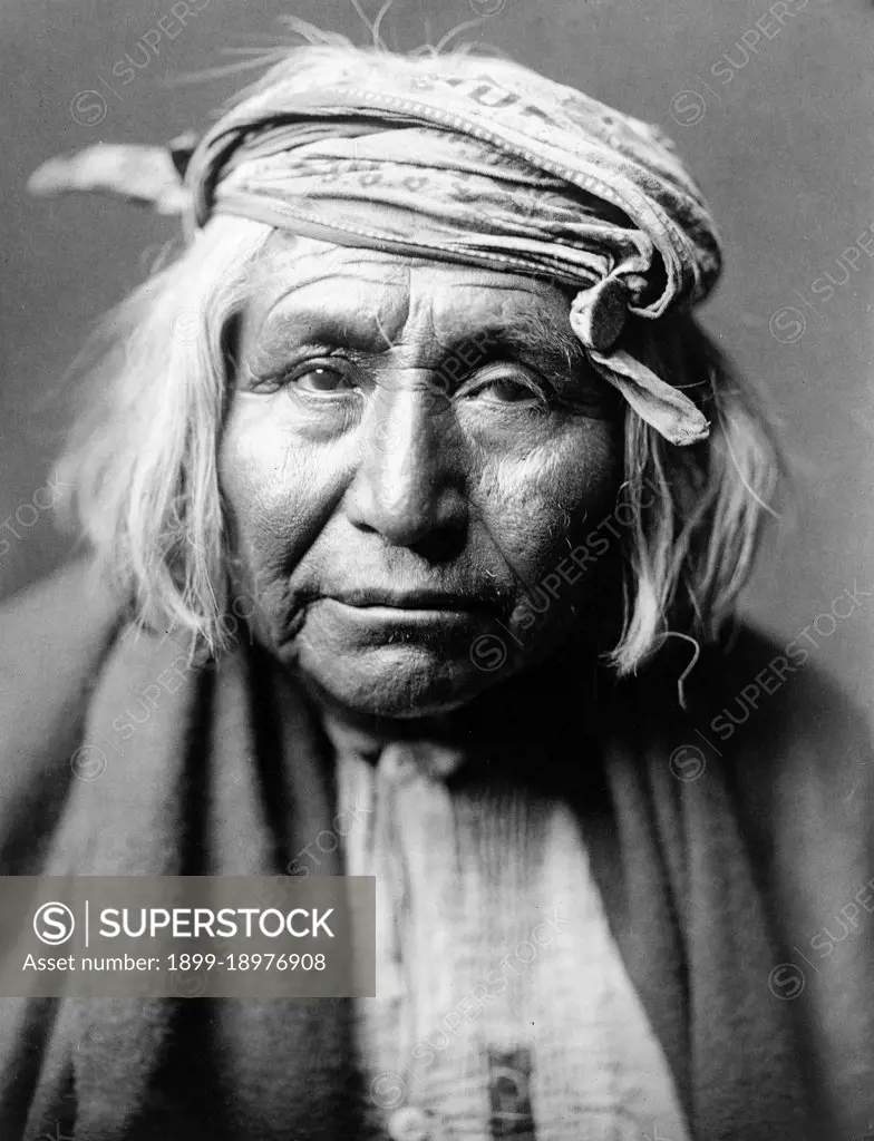 Edward S. Curtis Native American Indians - Apache Indian, head-and-shoulders portrait ca. 1906. 
