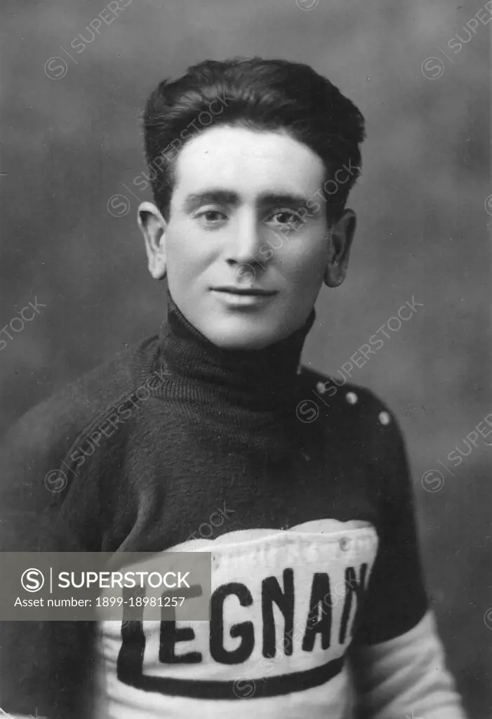 Italian cyclist Ermanno Vallazza ca. 1927. 