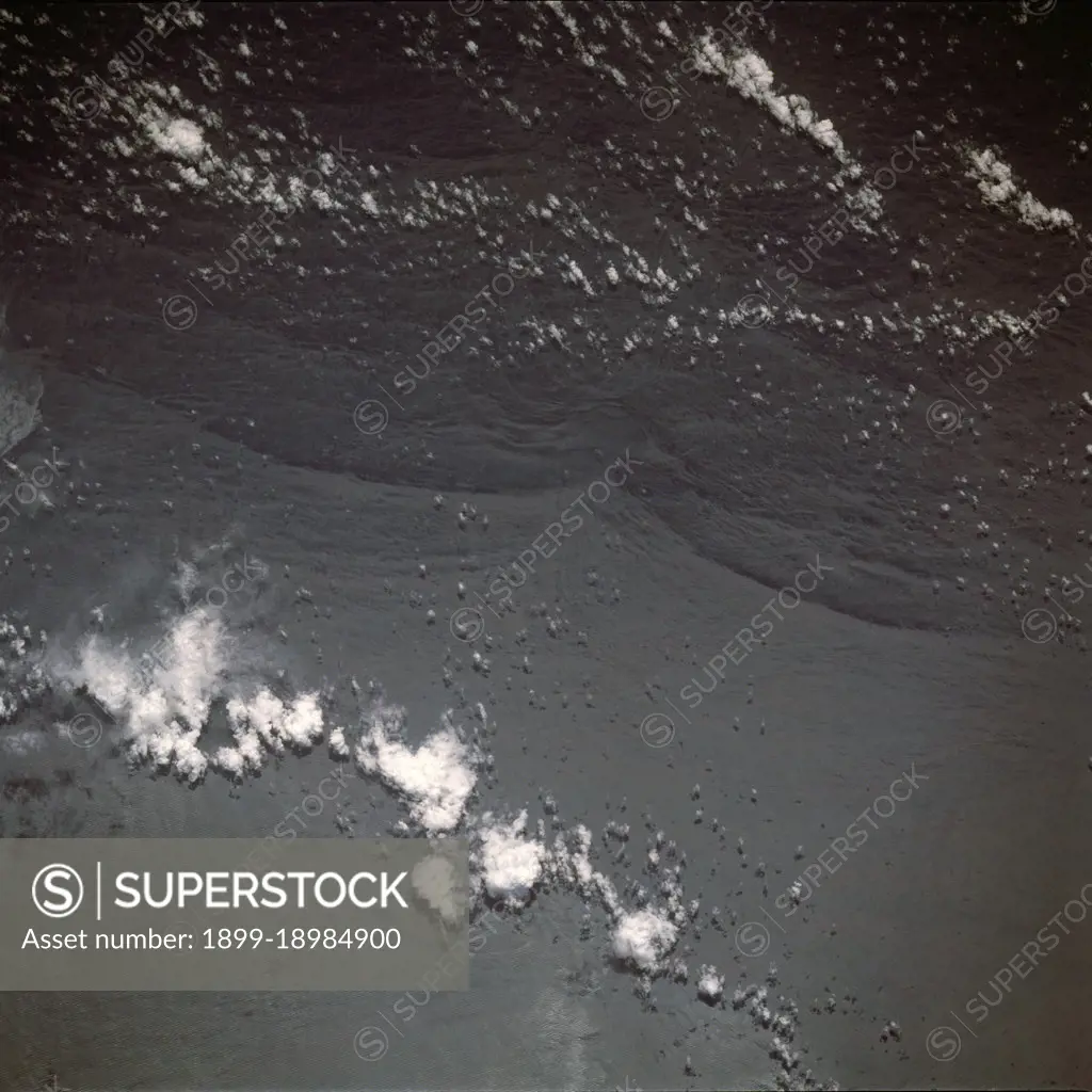 (24 Nov.-1 Dec. 1991) --- This photograph, captured from the Earth-orbiting Space Shuttle Atlantis, shows sunglint pattern in the western tropical Indian Ocean.. 