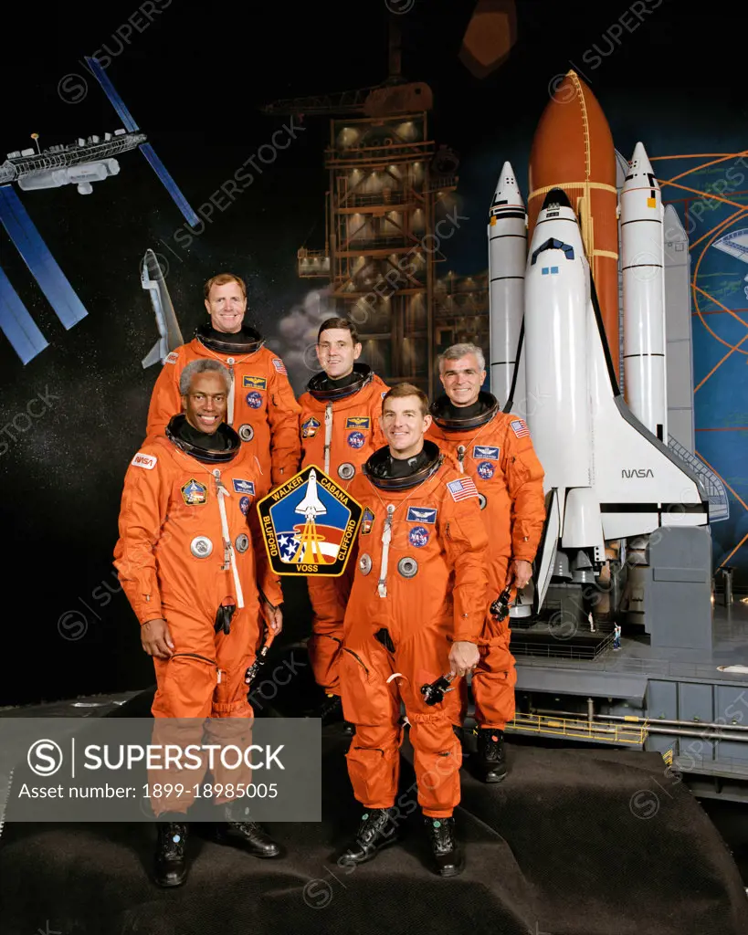 (September 1992) --- These five astronauts have been assigned to fly aboard the Space Shuttle Discovery for the mission, scheduled for launch in November of this year. Pictured are, left to right (front), Guion Bluford and James Voss, mission specialists; and (back row) David Walker, mission commander; Robert Cabana, pilot and Michael R. U. Rich Clifford, mission specialist.. 
