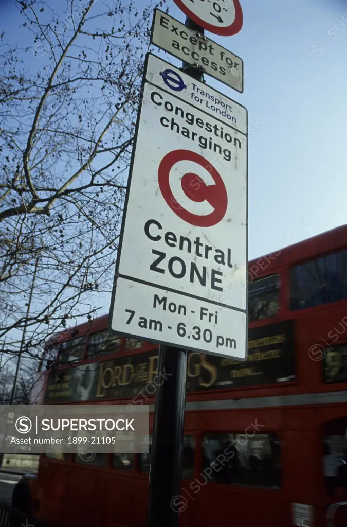 Congestion charge sign at Hyde Park Corner, London, United Kingdom. The congesion charge aims to reduce the level of traffic in central London during the day.