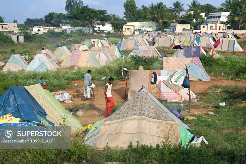 Indian urban squatter settlement on city edge in evening light - Singapura, Bangalore, Karnataka, India. 