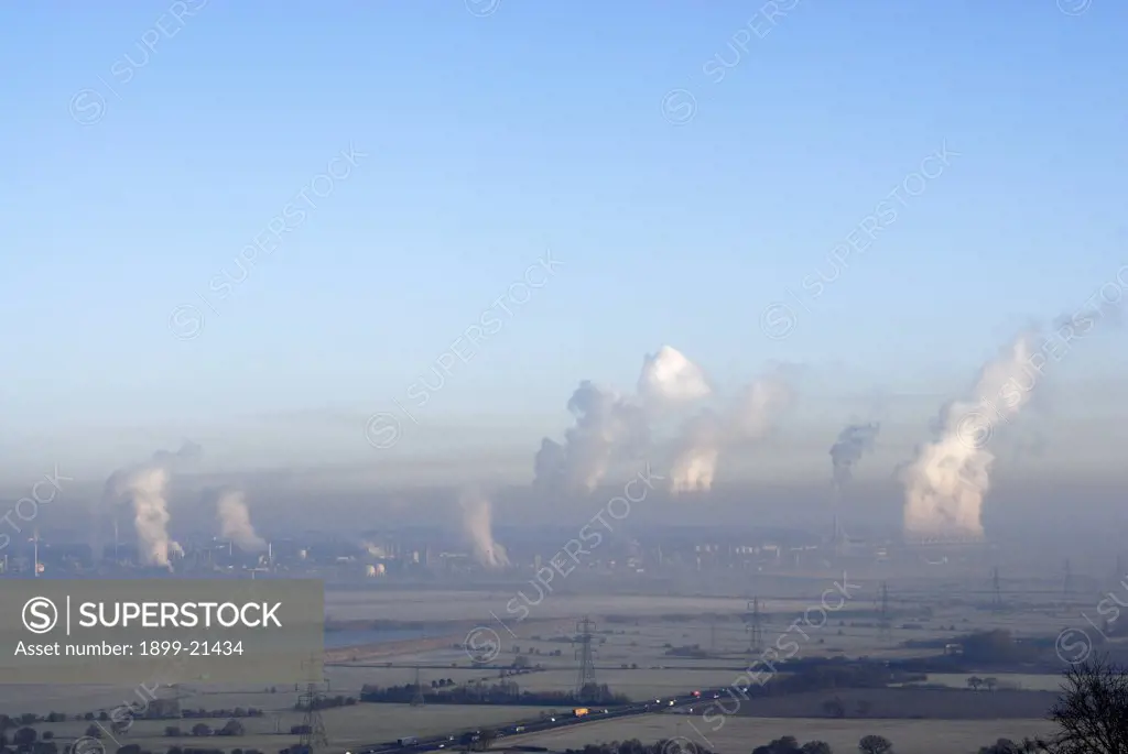 Industrial lanscape on River Mersey, United Kingdom. Steam and smoke rising from industry on the banks of the River Mersey - Runcorn, early morning. 