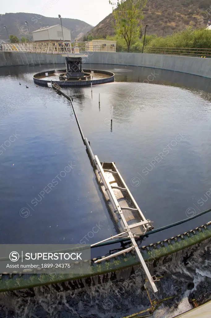 Secondary Clarifier, Hill Canyon Wastewater Treatment Plant, Camarillo, Ventura County, California, USA. 