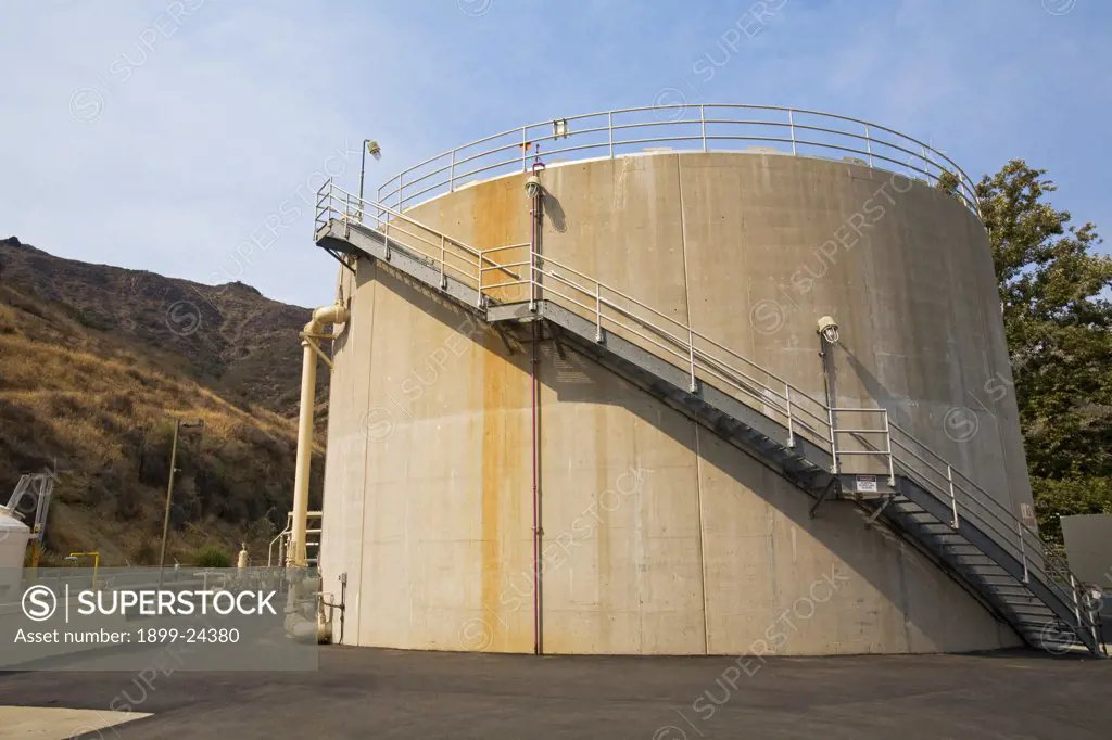 Digester Tanks, Hill Canyon Wastewater Treatment Plant, Camarillo, Ventura County, California, USA. 