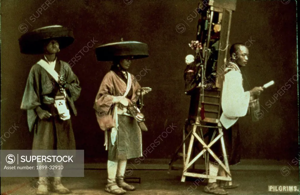 Pilgrims, by atelier Beato Felice, 1863 - 1877, 19th Century, albumin. Italy, Lombardy, Milan, Brera Art Gallery. Whole artwork. Men dresses of oriental style head gear kimonos.