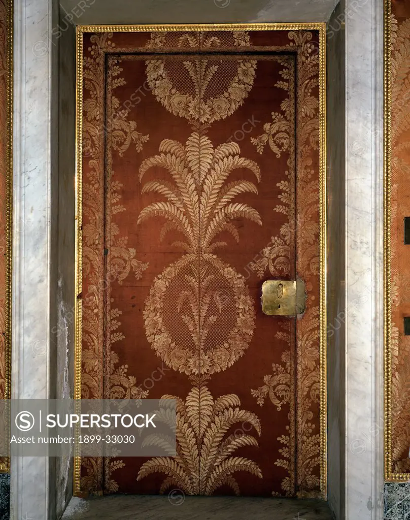 Wall covering in lampas, by probably San Leucio Royal Factory, 19th Century, lampasso fabric, silk. Italy, Liguria, Genoa, Royal Palace. Whole artwork. Brocade gold red garland flowers bunch of acanthus leaves.