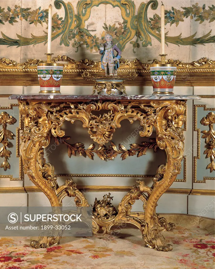 Console Table, by Dolci Giovan Battista, 1766 - 1767, 18th Century, wood carved and gilded, red Seravezza marble top. Italy, Tuscany, Florence, Palazzo Pitti. Whole artwork. Wall table console gold rinceaux volutes marble top small statue candles vases.